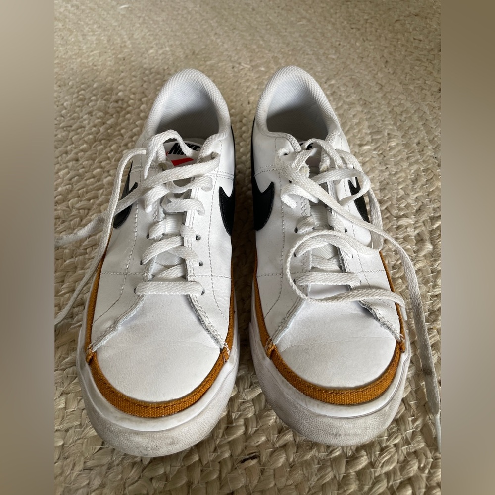 Nike White and Black Comfort Insole Shoes